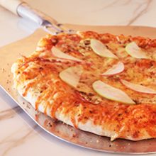 Cheddar-Apple-Pizza